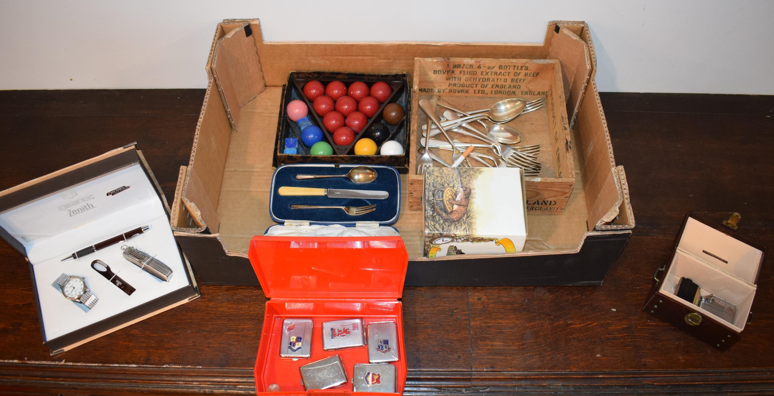 A mixed collection of items to include a quantity of vesta cases with enamel shields (5), vintage