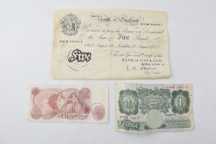 A trio of English bank notes to include a Bank of English white five pound note (£5 note), A55A