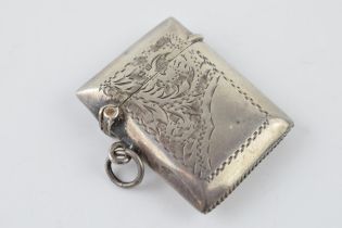 Hallmarked silver vesta case with engraved decoration, 16.0 grams, Birmingham 1919.