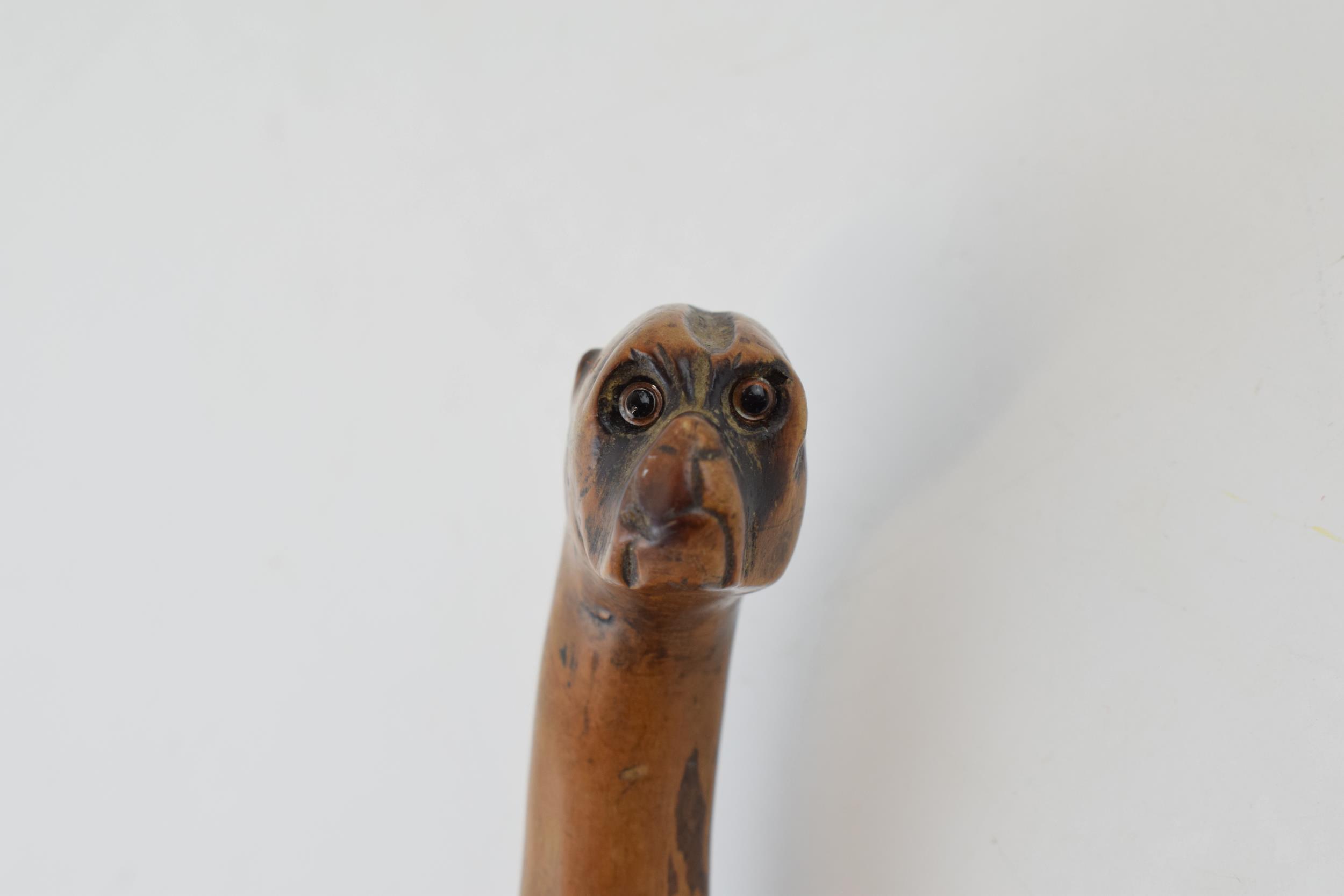 Folk Art walking stick with naively carved head on a Boxer dog with glass eyes and original - Image 3 of 6