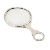 Silver magnifying glass, Deakin & Francis, Birmingham 1927, 21cm long. Some dents / split to top.