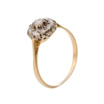 18ct gold and platinum daisy ring set with diamonds, approximately 0.38 carat of diamonds, UK size