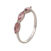 18ct white gold ladies ring set with padparadscha sapphires, size O, 1.5 grams.