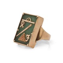 Unusual 9ct gold mens ring, decorated with snooker related gold overlay, on jade (or similar)