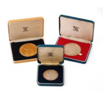 Boxed 1977 Silver Jubilee Medallion's set x 2 silver x1 gilt bronze 88.2g & 52g. .925g. Silver