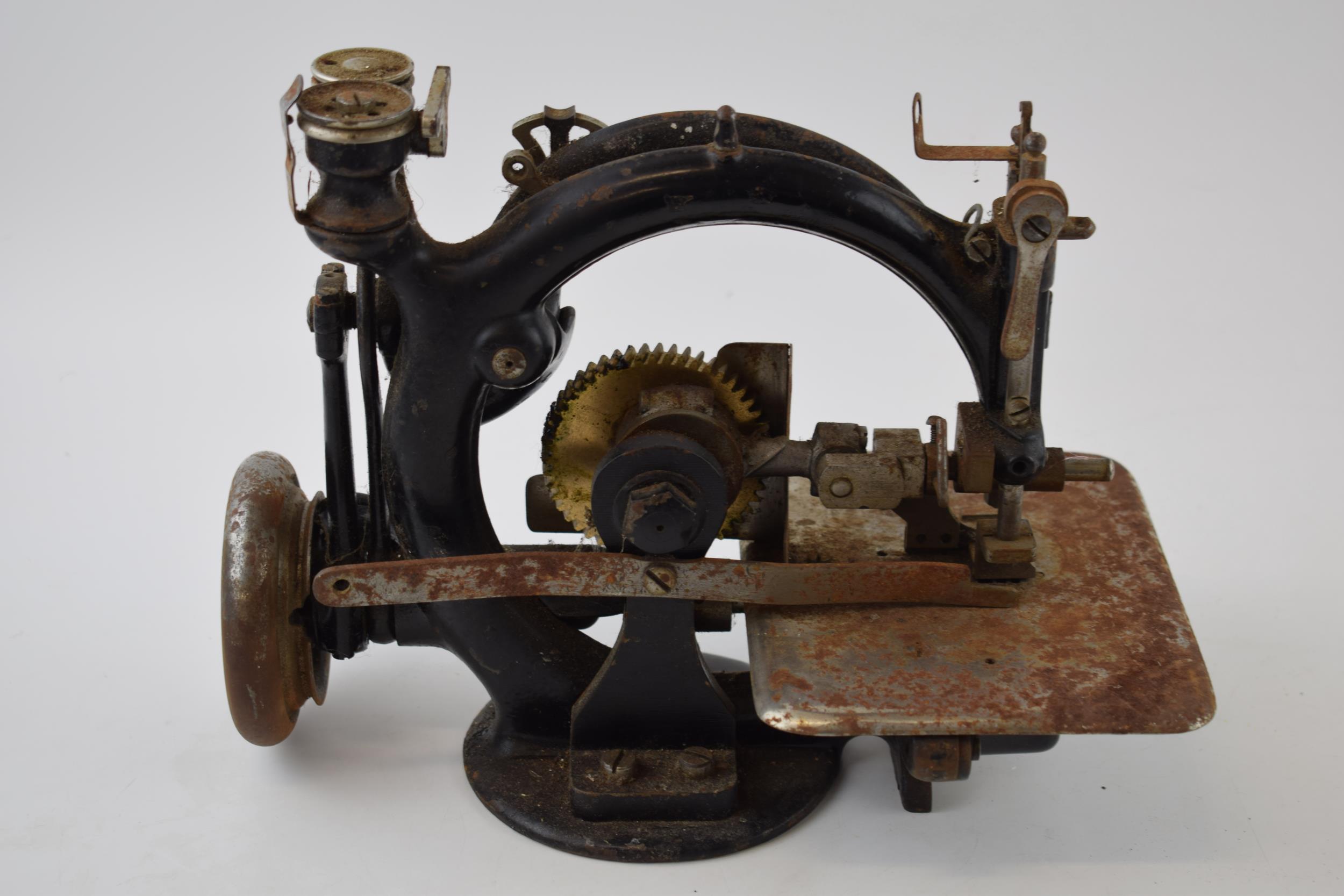 Willcox and Gibbs sewing machine, of New York, cast iron, 26cm long. - Image 4 of 6