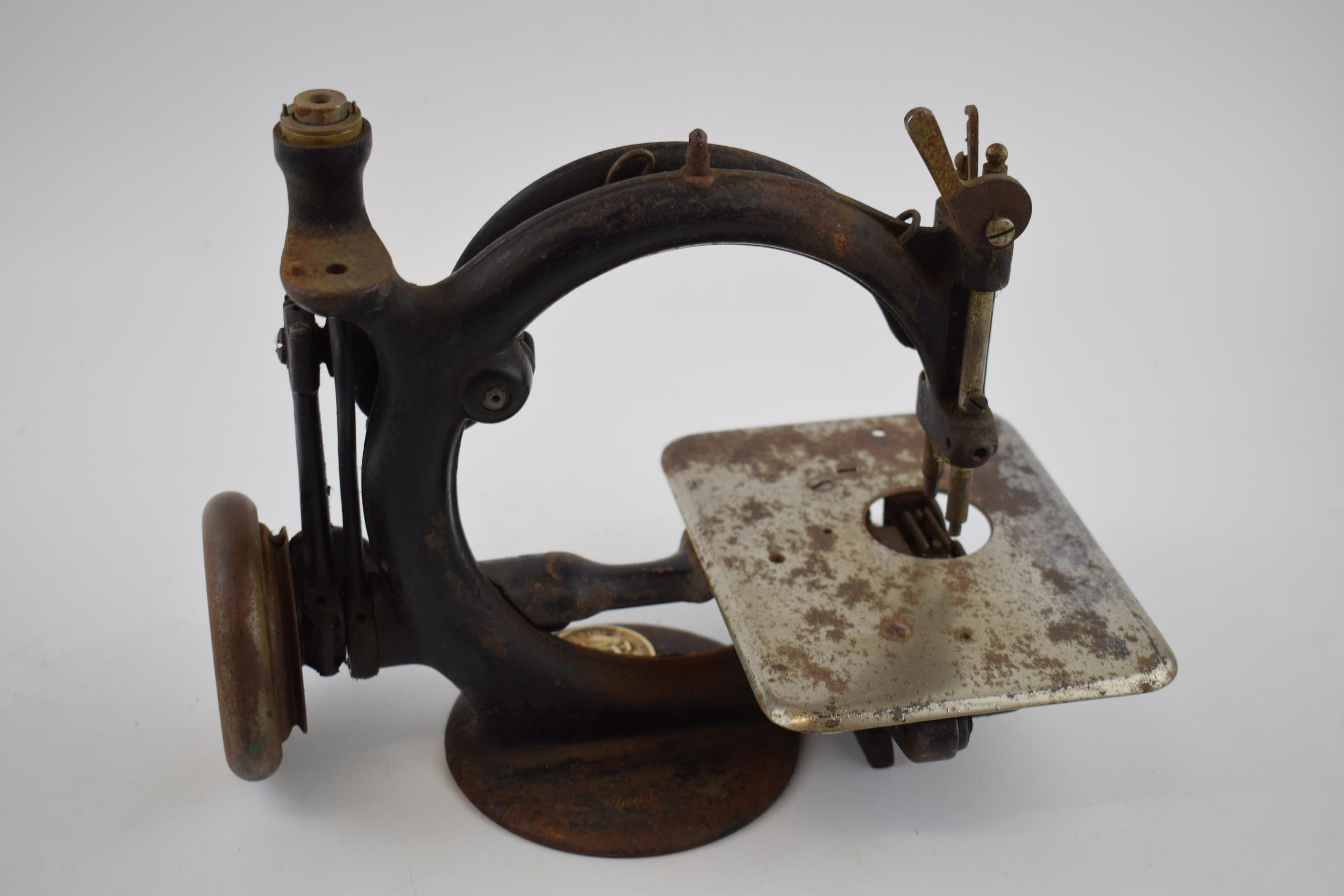 Willcox and Gibbs sewing machine, of New York, cast iron, 26cm long. - Image 4 of 5