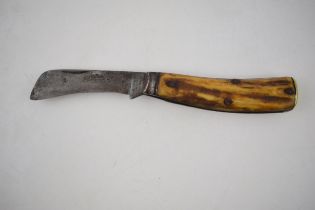Antique bone handled hunting pocket knife by Thomas Turner of Sheffield, marked 'Cutler to His