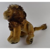 Vintage Steiff straw-filled male lion. Height 27cm. Damage to rear left leg.