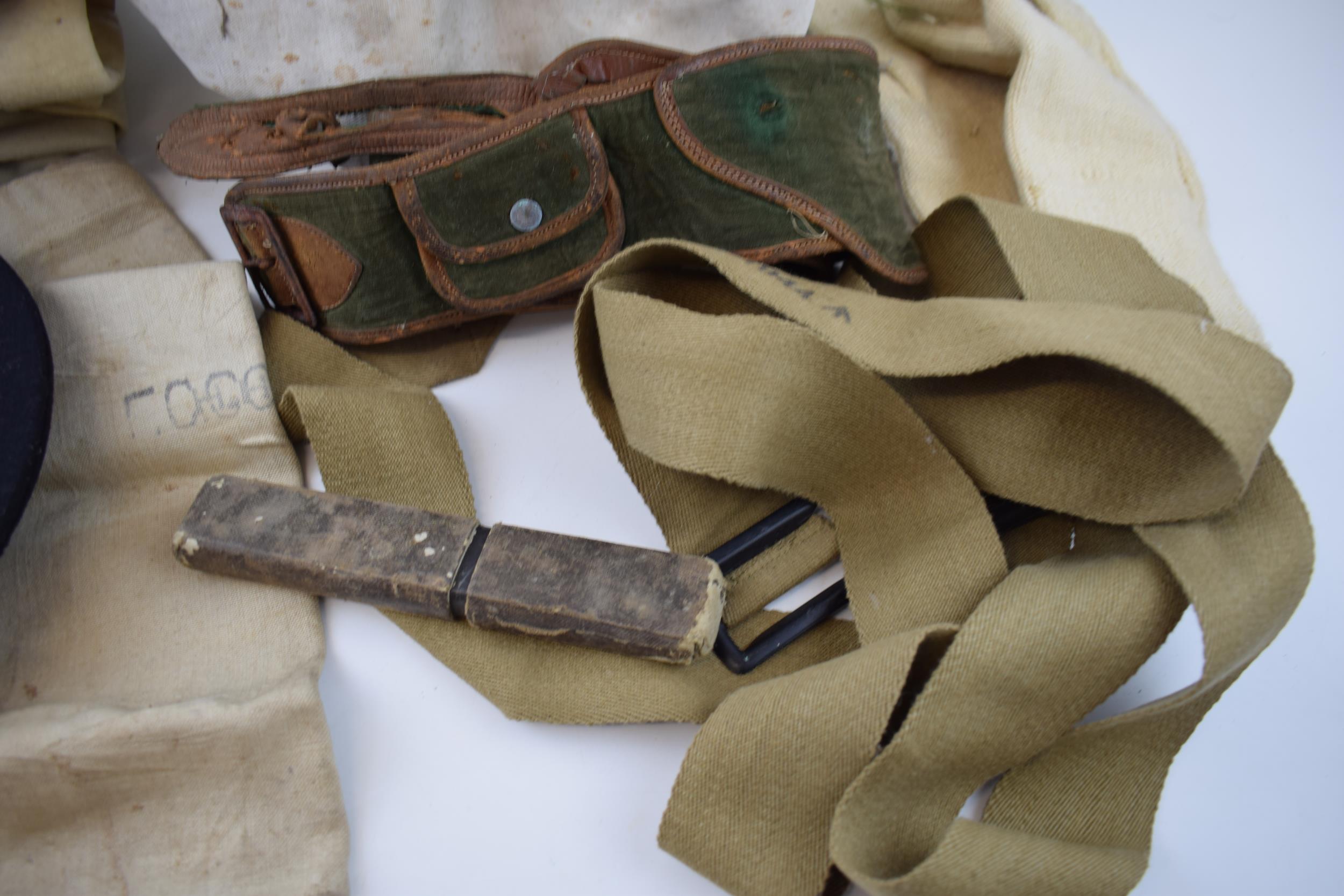 Military related items to include an antique white Royal Marines Infantry light duffle bag to - Image 3 of 5