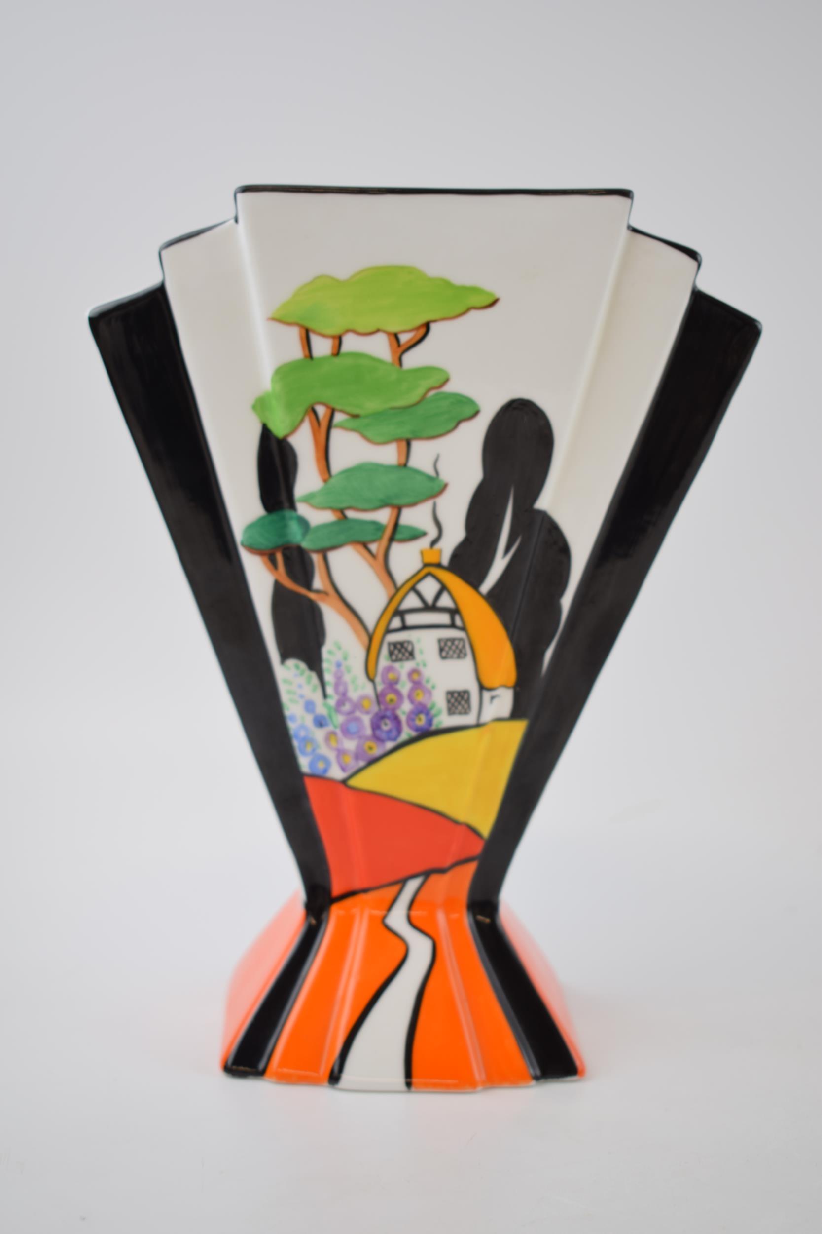 Marie Graves 1/1 Fan Vase in the Cottage Garden pattern. In good condition with no obvious damage or