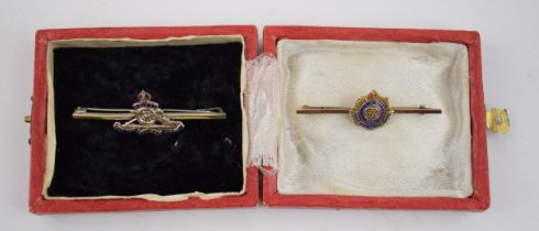 A 9ct gold bar brooch / sweethearts brooch marked 9ct for the Royal Army Service Corps. Weight (3.