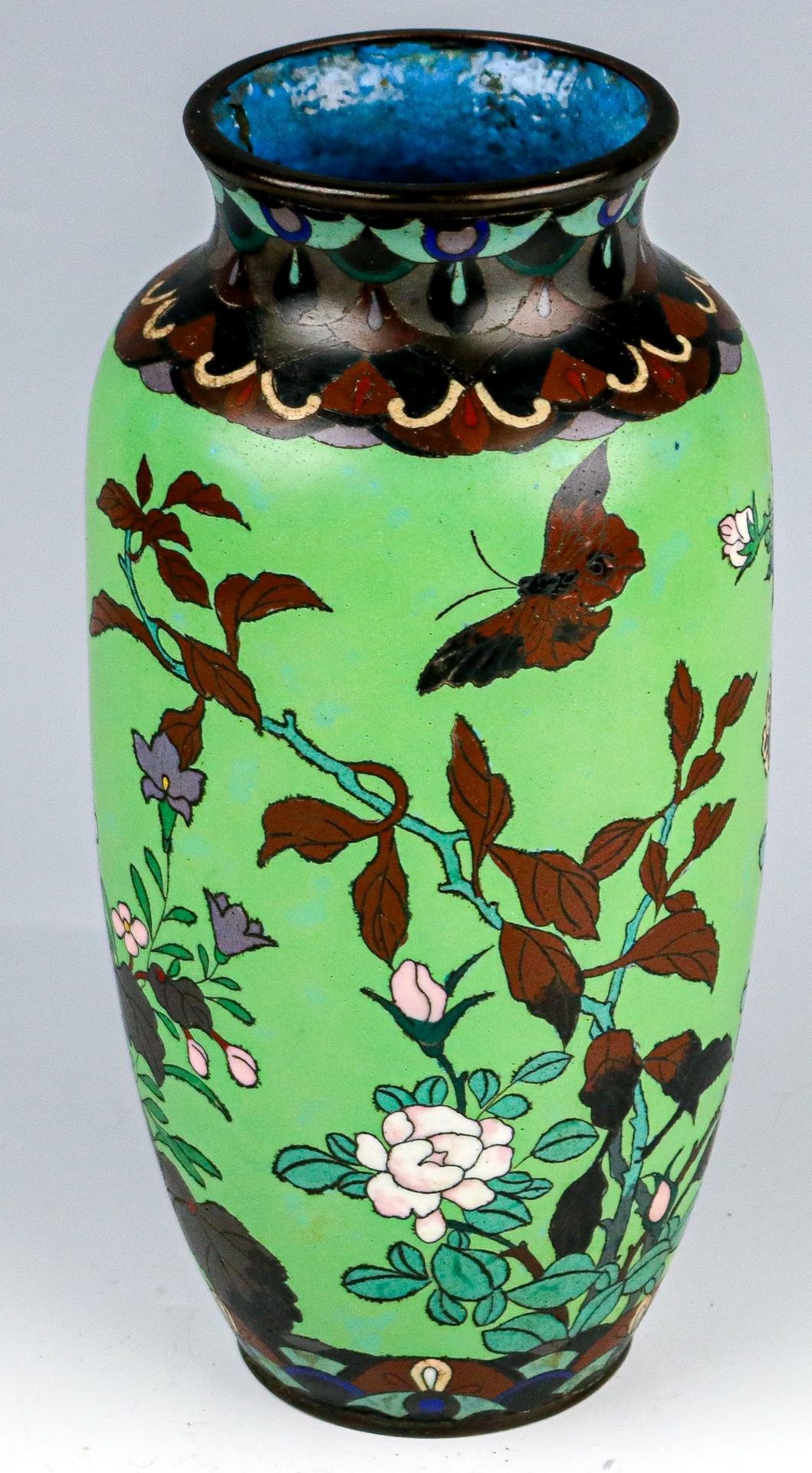 Schlanke Cloisonné-Vase Japan, 19. Jh. - Bild 2 aus 3