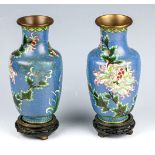Ein Paar leicht gebauchte Cloisonné-Vasen China