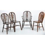 Drei Windsor-Chairs und ein Windsor-Armchair