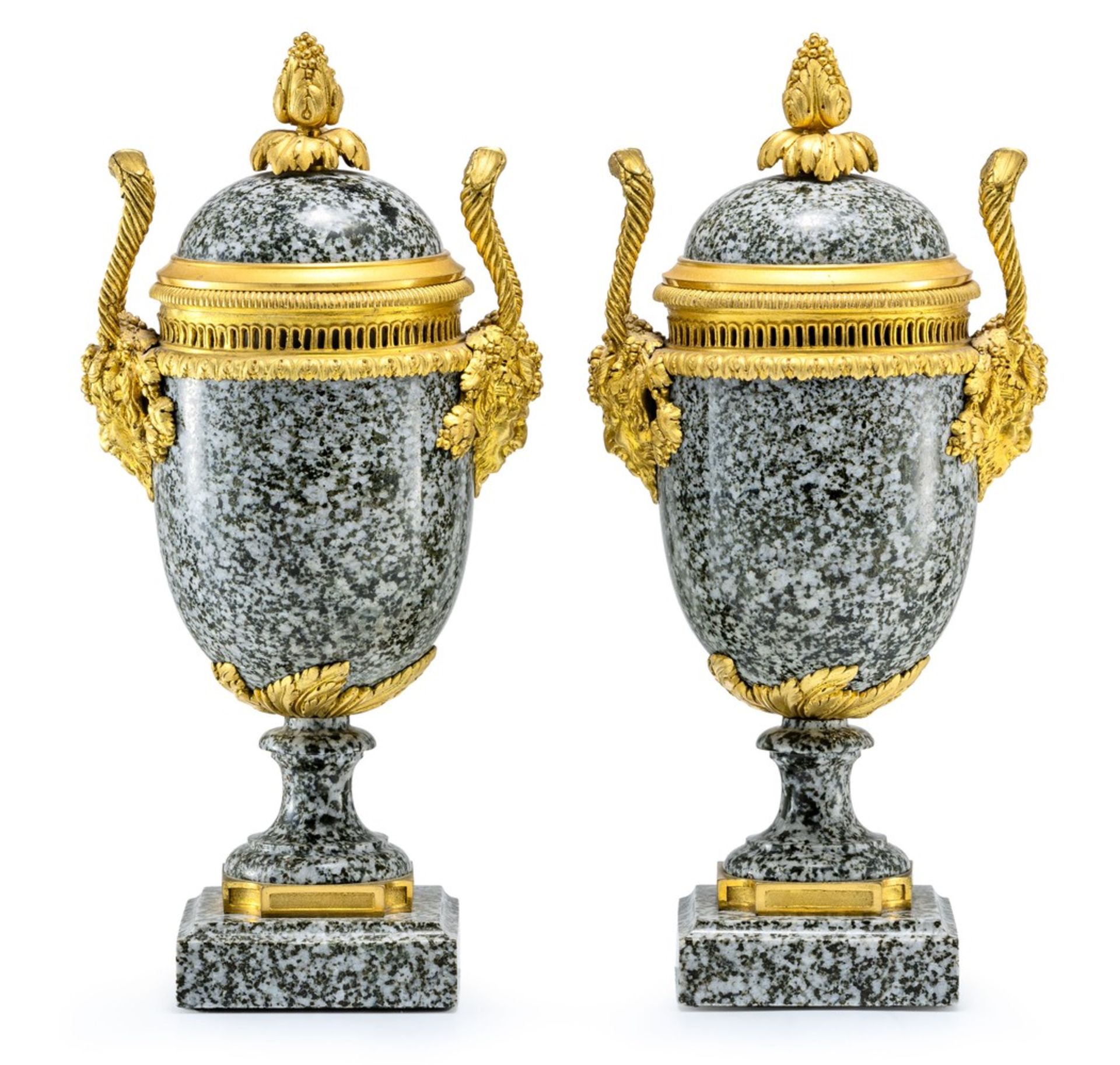 Ein Paar Granit-Vasen im Louis-XVI-Stil Napoleon III., um 1860/70