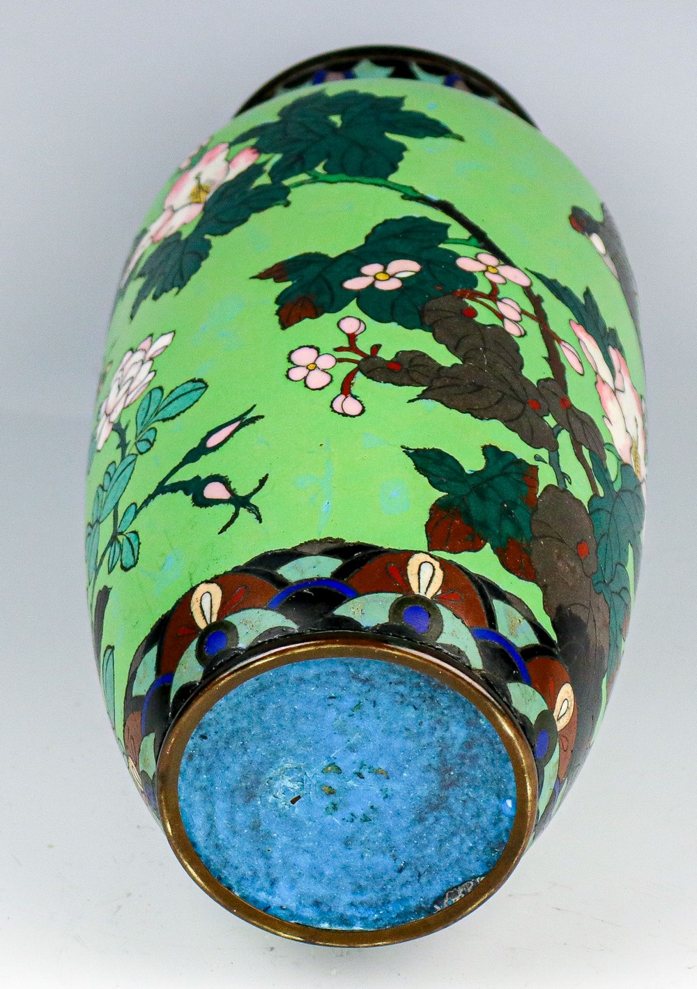 Schlanke Cloisonné-Vase Japan, 19. Jh. - Image 3 of 3