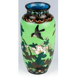 Schlanke Cloisonné-Vase Japan, 19. Jh.