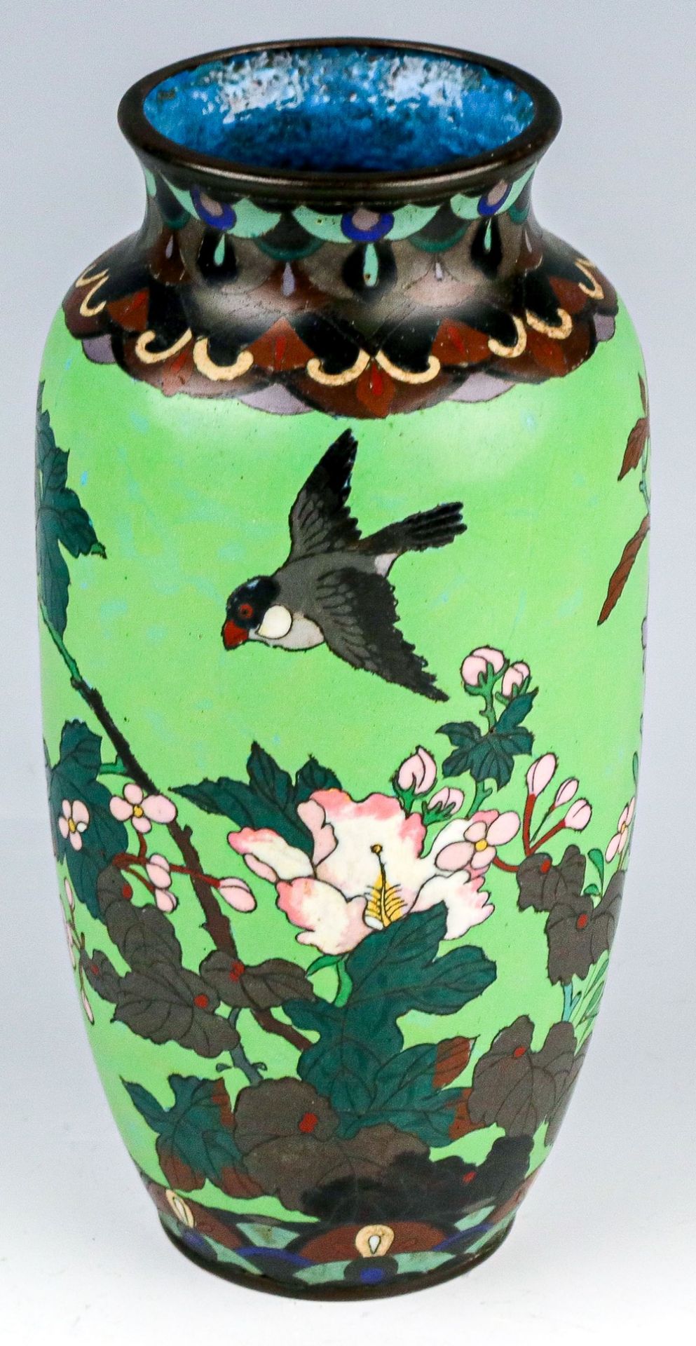 Schlanke Cloisonné-Vase Japan, 19. Jh.