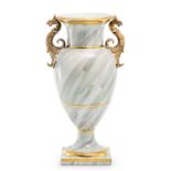 Französische Vase mit Greifenhenkeln KPM Berlin, um 1847/49