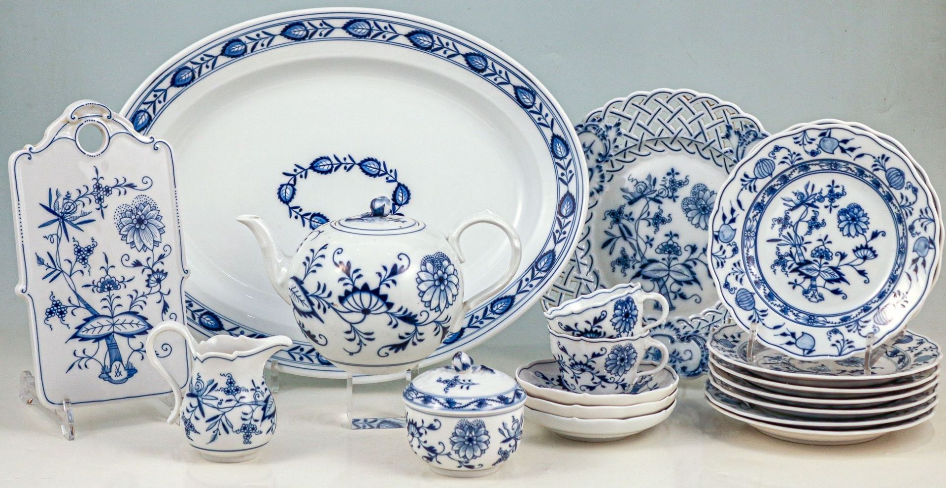 Teilservice "Blaues Zwiebelmuster" Meissen, nach 1860 und 20. Jh.