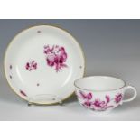 Tasse und Untertasse mit Purpurblumen Meissen, um 1750/60