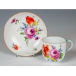 Bechertasse und Untertasse mit Manierblumen Meissen, um 1763/74