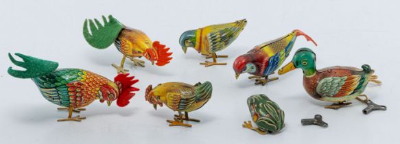 Sieben Blechspielzeug-Tiere mit Federaufzug um 1945/50