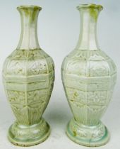 Ein Paar achtkantige Vasen Südostasien