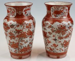 Ein Paar leicht gebauchte Vasen Japan, Kutani