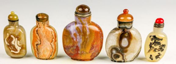 Fünf Snuffbottles mit Stöpsel