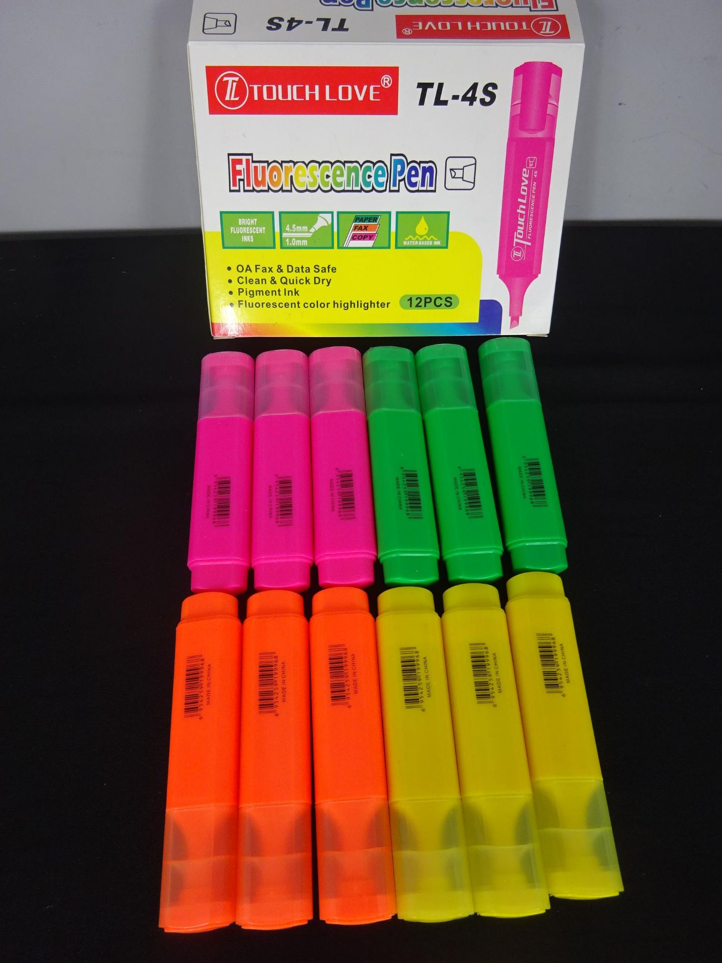 New Box Of 12 Highlighters, x3 Green, x3 Yellow, x3 Orange, x3 Pink.