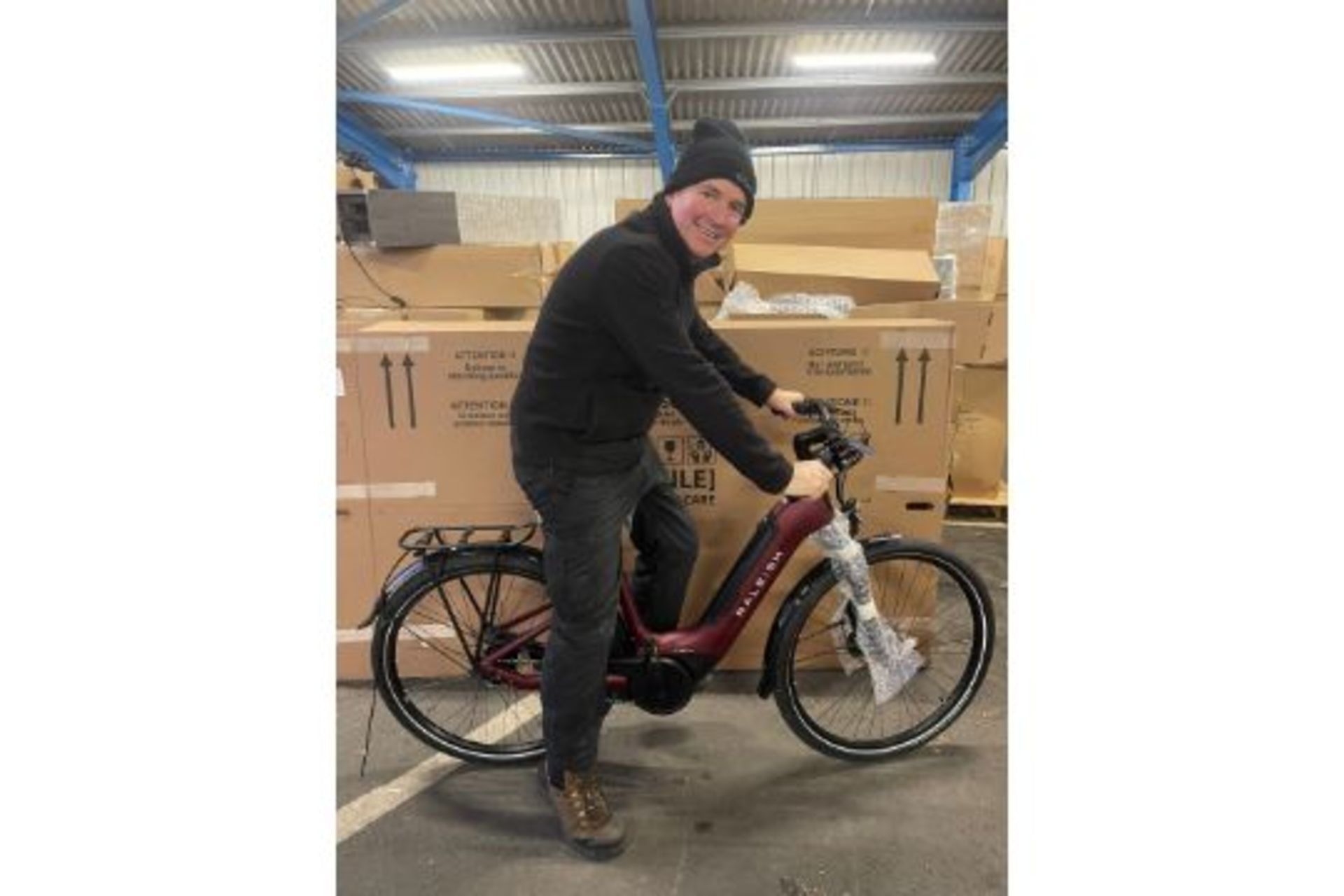 RRP £2599.99 - Brand New Red Raleigh Motus Tour Low Step Hub 2023 - Electric Hybrid Bike Product - Image 8 of 8