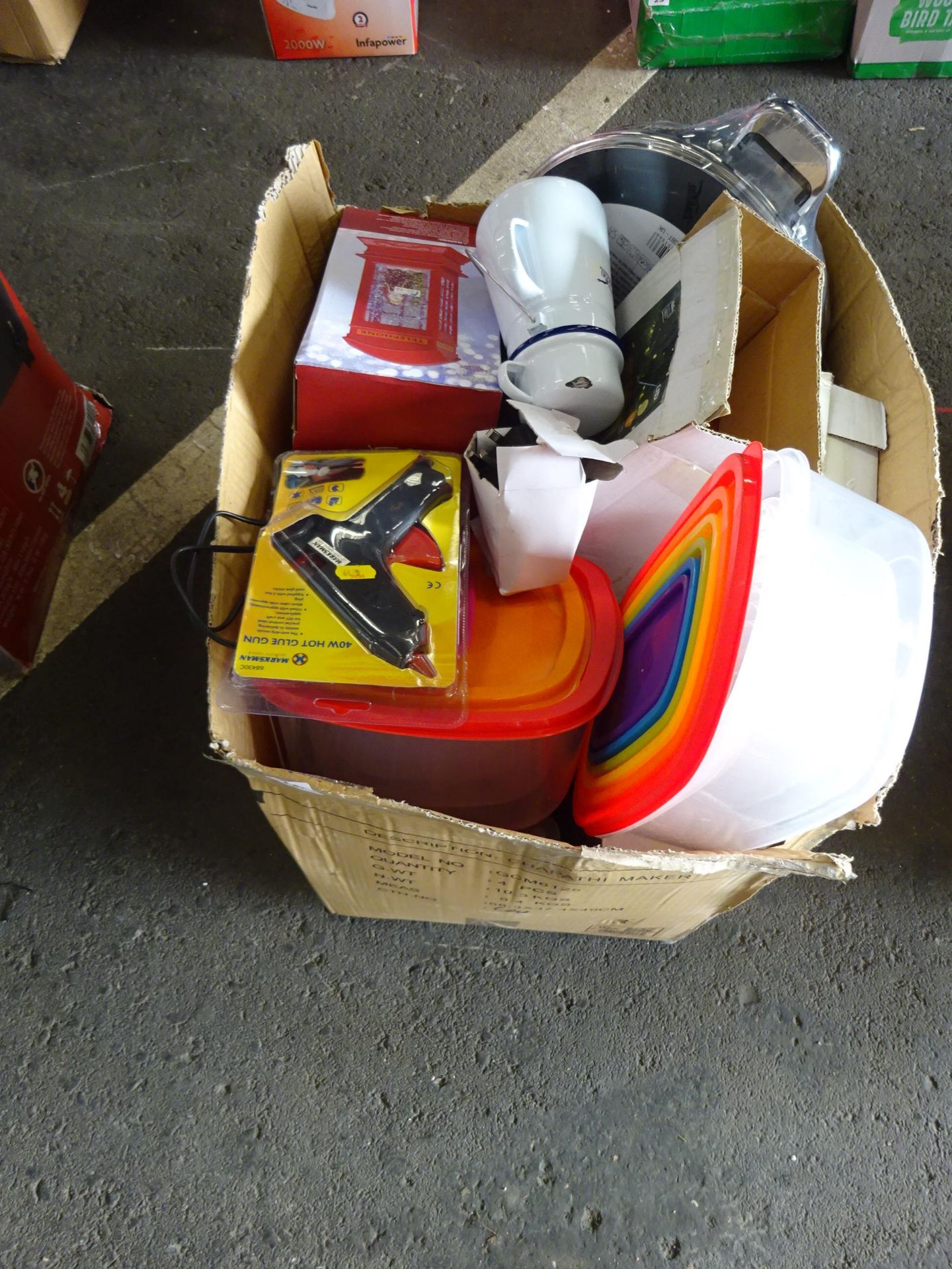 BOX OF PLASTIC CONTAINERS WITH LIDS, MOP HEADS, 30CM COOKING PAN WITH LID,