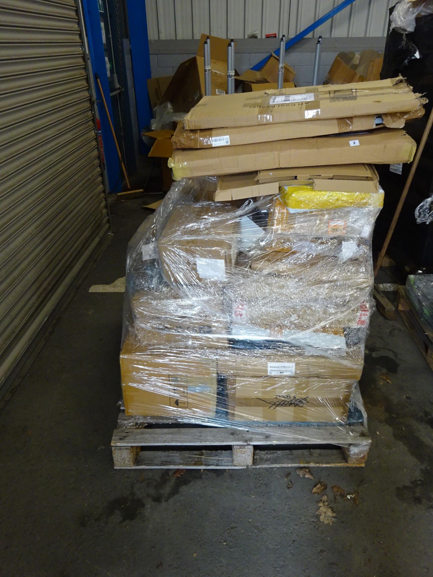 1 PALLET OF UNDELIVERED PARCELS From well known postal company