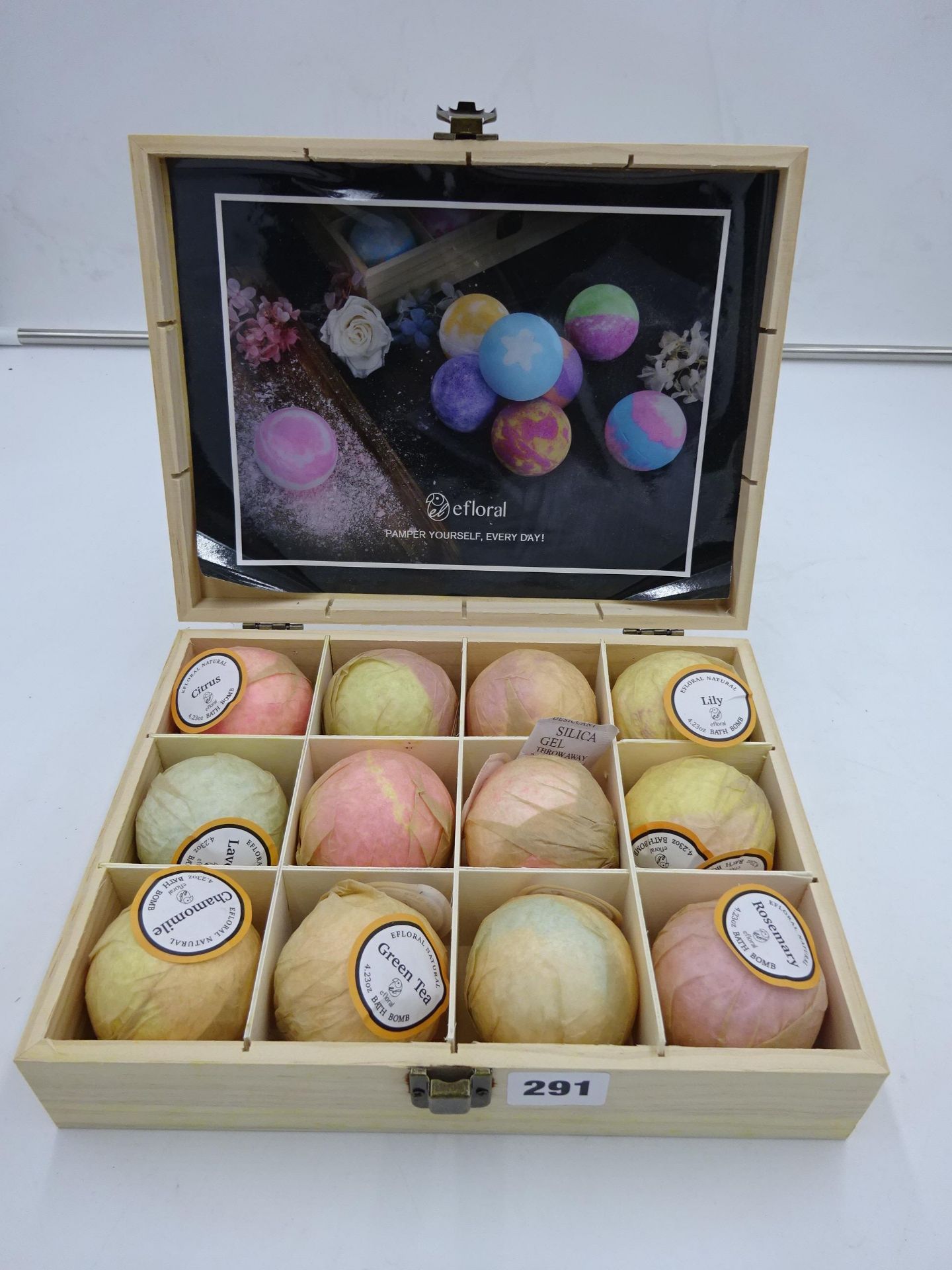 RRP £39.99 - NEW SET OF 12 BATH BOMBS INTO WOODEN GIFT BOX
