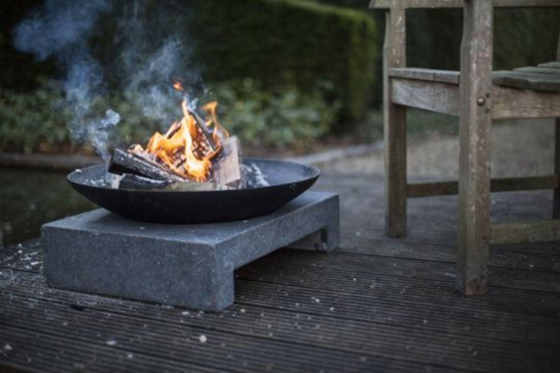 RRP £219.99 - FF135 New Fire Bowl On Square Granit Base - COLLECTION OR PALLET DELIVERY ONLY