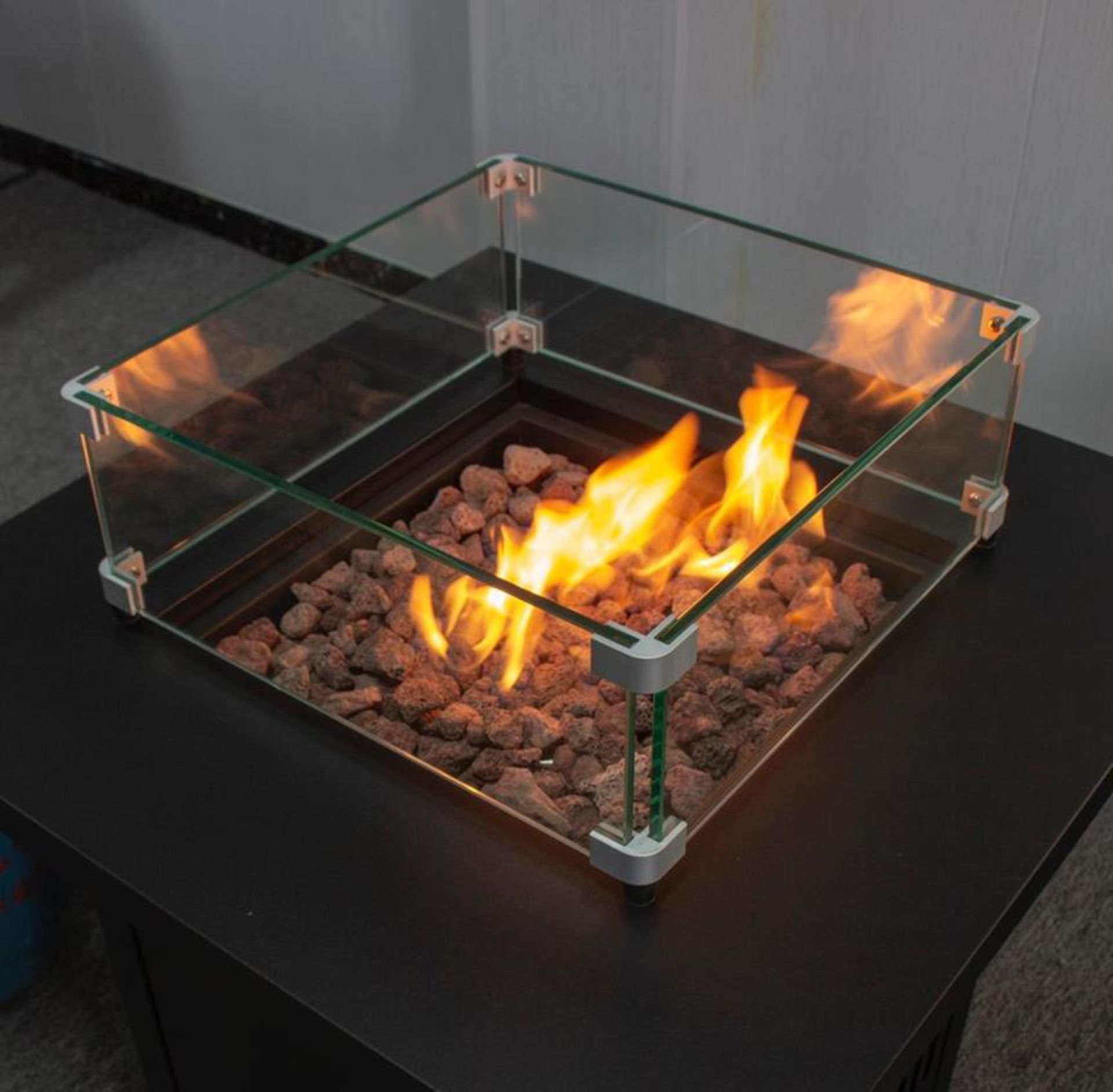 RRP £599 – Special Edition Square gas Fire Pit With Surrounding Glass Protection - The brand new