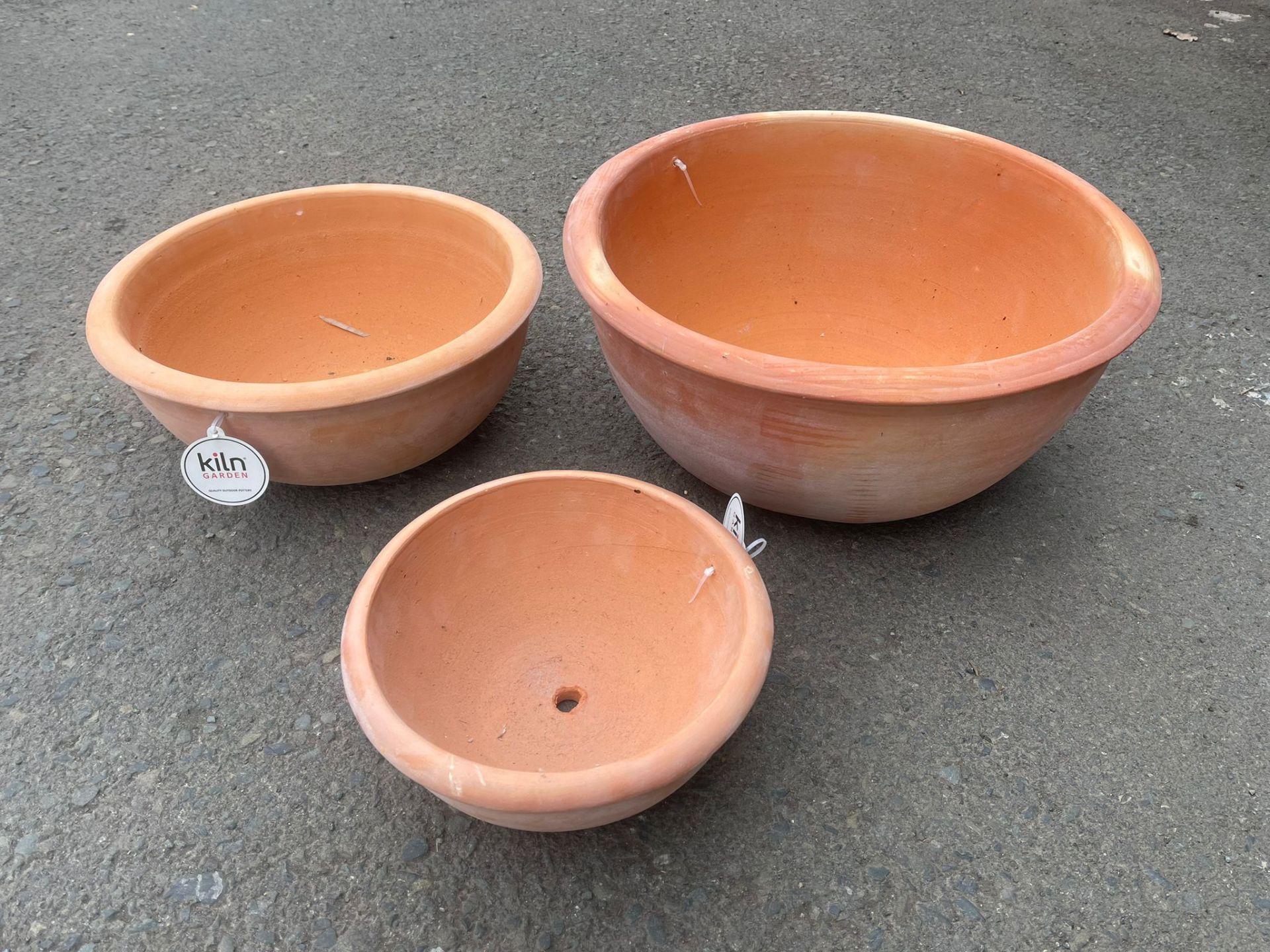 RRP £59.99 - NEW LARGE TERRACOTTA PLANTER, FROST PROOF. COLLECTION ONLY - Image 2 of 2