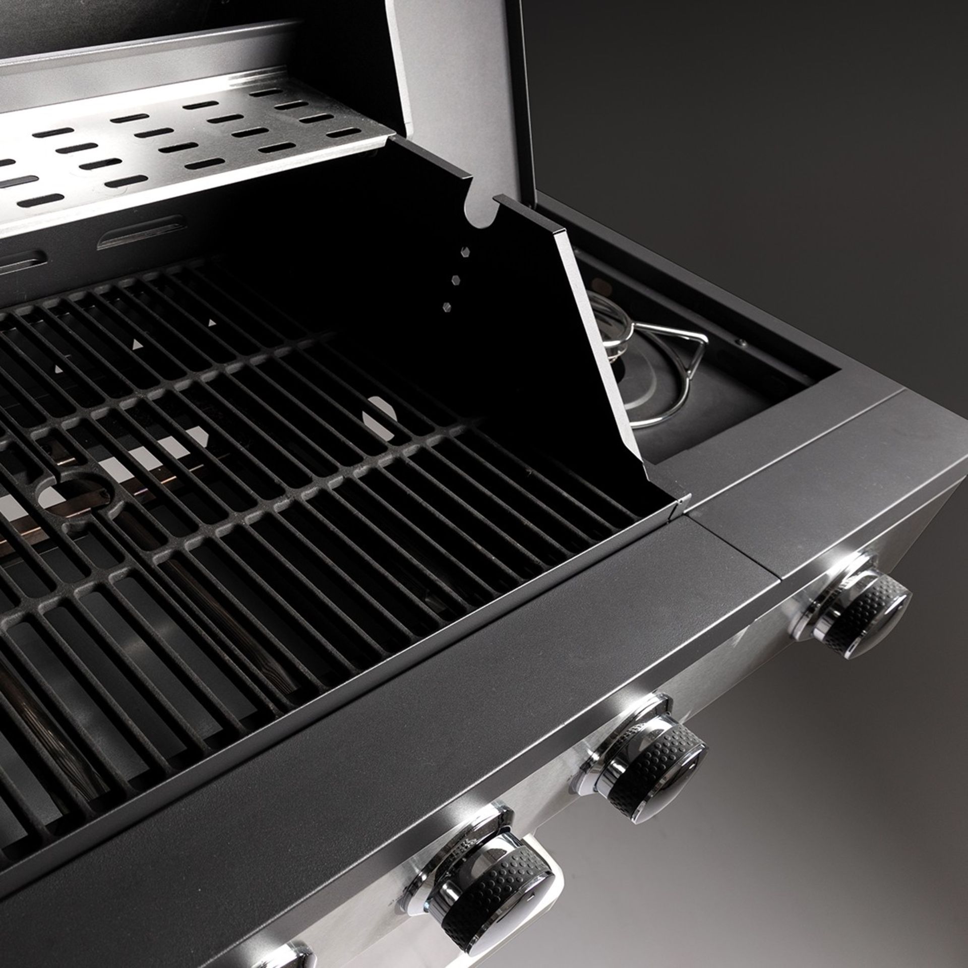 RRP Â£499 - New Fogo & Charma 4 Burner BBQ In Stainless. The Scorpion 4.1 in stainless steel in a - Image 7 of 9