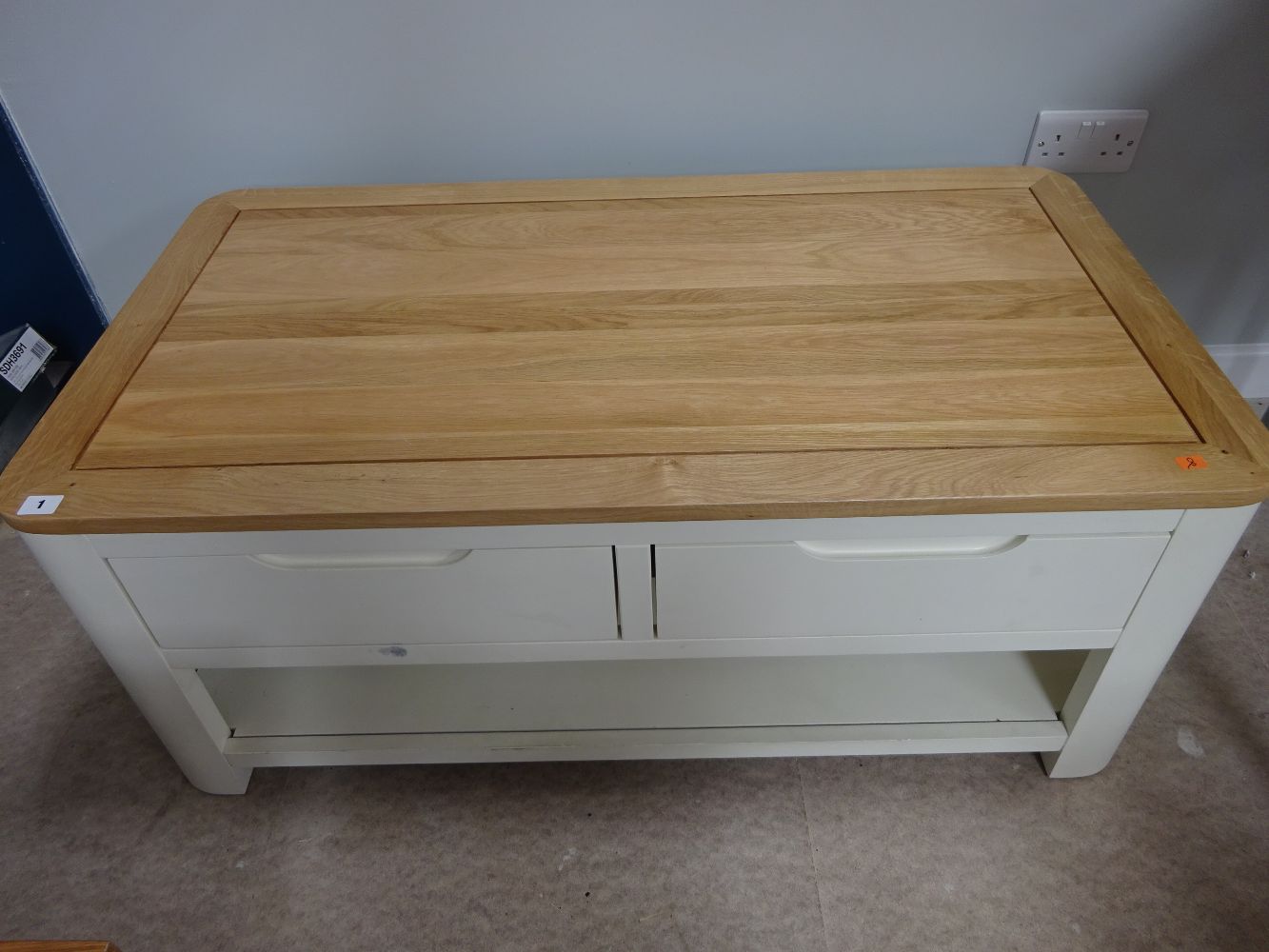 Over £30,000 Of OAK FURNITURELAND Returns Inc Coffee Tables, Dining Tables, TV Stands, Sideboards, Mirrors. STARTING BIDS 90% OFF THE RRP