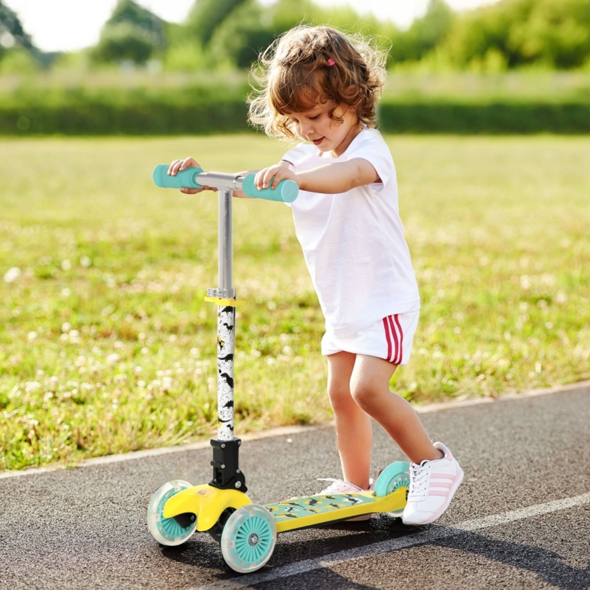 RPP £39.99 -HOMCOM Foldable Scooter for Kids with 3 Wheel Adjustable Height Flashing Wheels