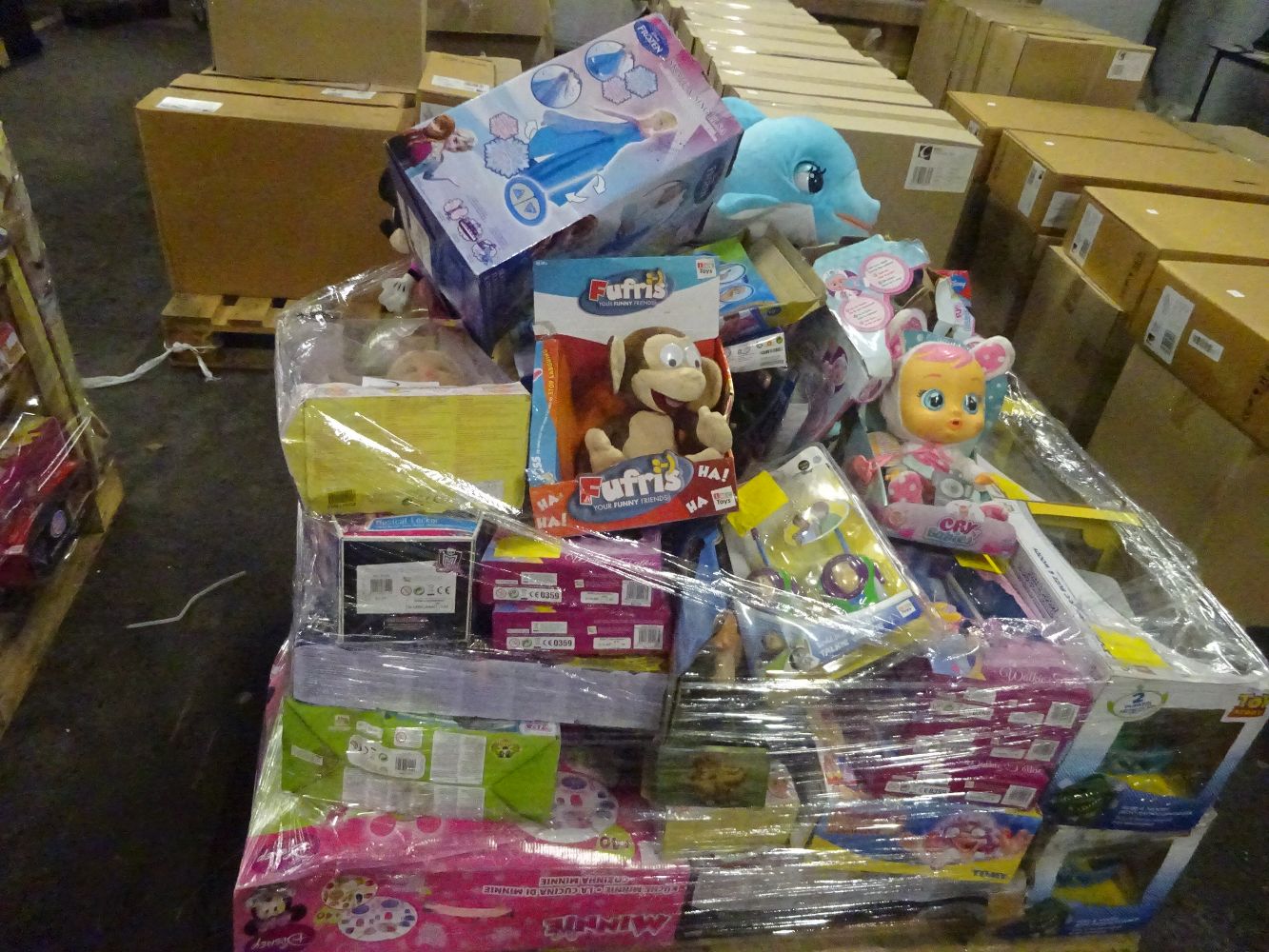 24 PALLETS FULL OF ASSORTED BRANDED TOYS..... THESE ARE CUSTUMER RETURNS FROM A RETAILER.... ALL STARTING BIDS JUST £10!!