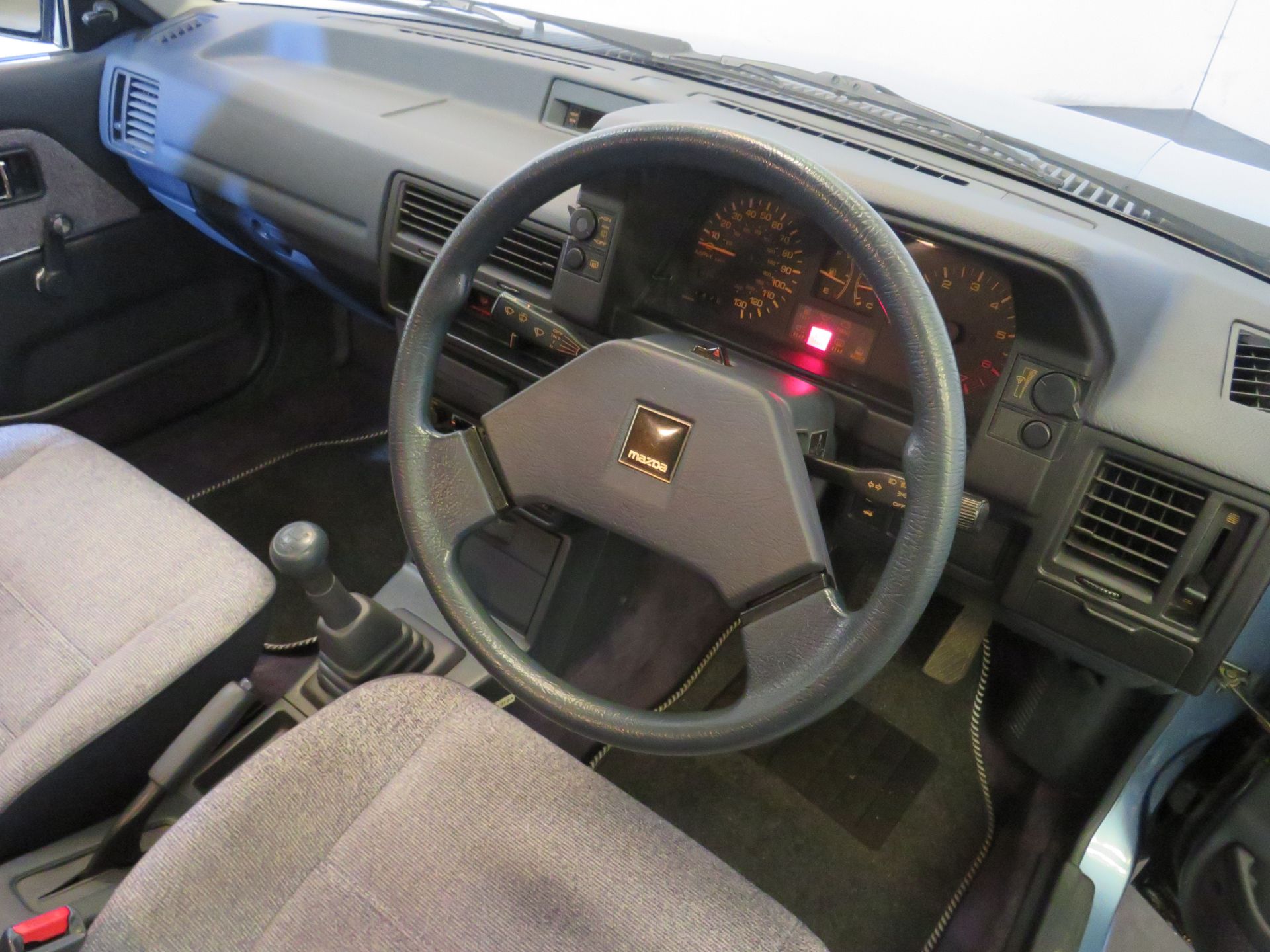 1989 Mazda 323 GLX Executive Estate - 1498cc - Image 9 of 27