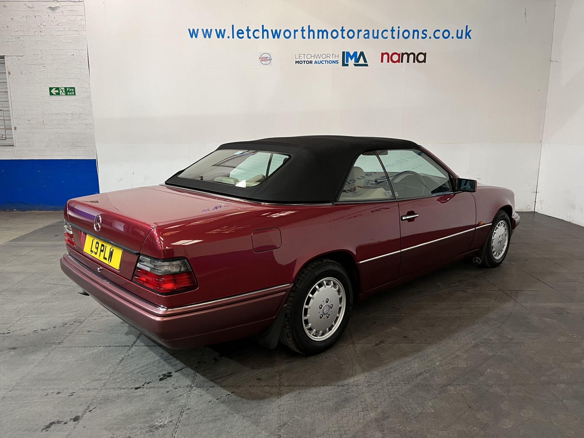 1994 Mercedes E220 Cabriolet Auto - 2199cc - Image 11 of 32