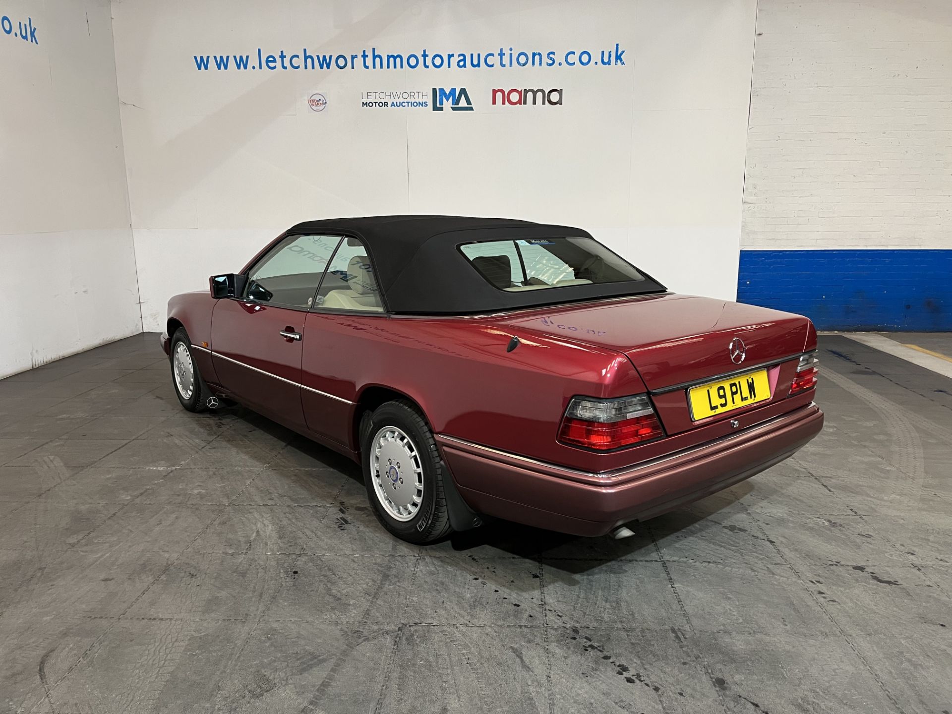 1994 Mercedes E220 Cabriolet Auto - 2199cc - Image 7 of 32