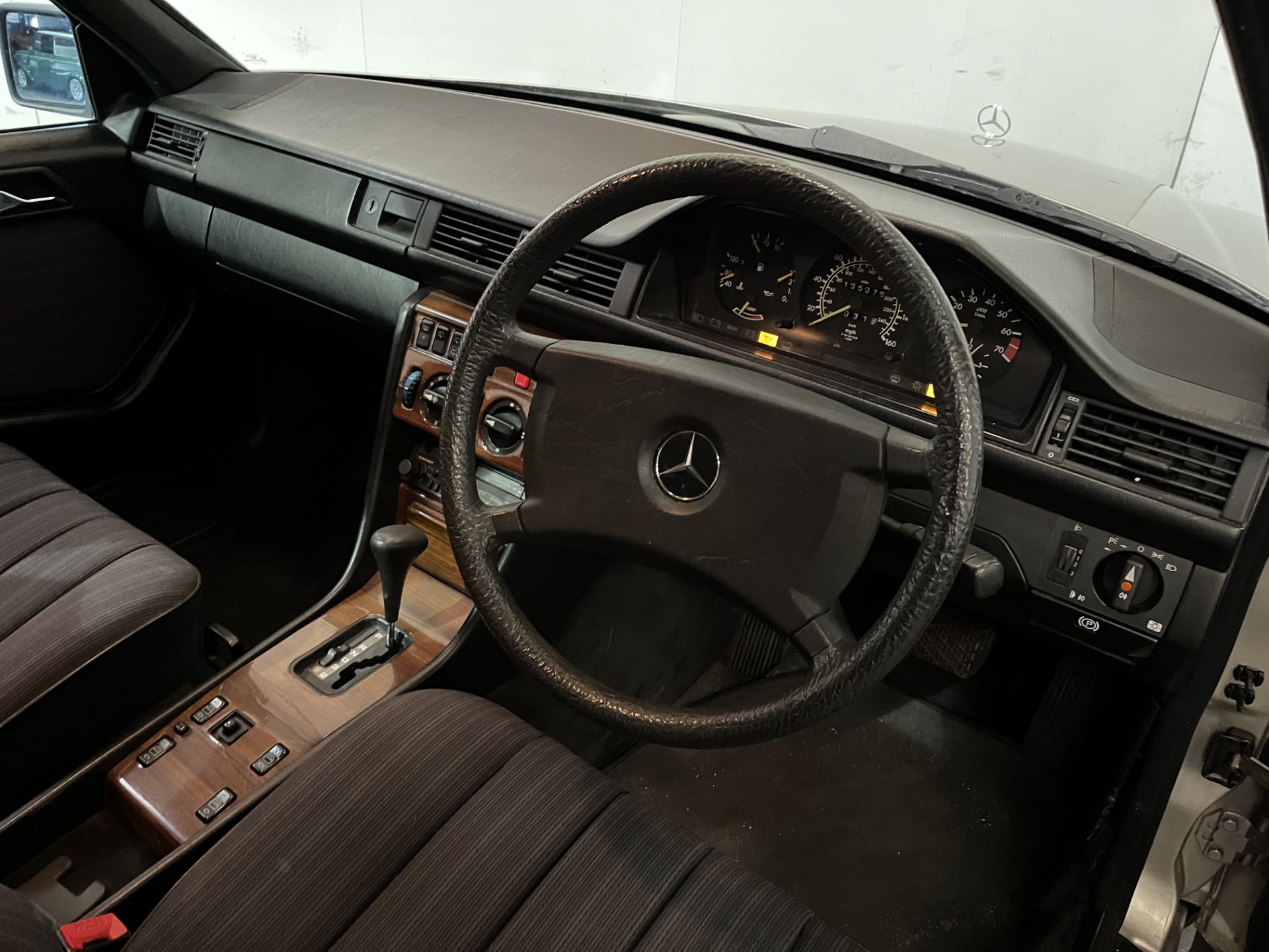 1987 Mercedes 300TE Auto - 2962cc - Image 9 of 19
