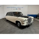 1969 Daimler DS420 Vanden Plas Limousine - 4235cc