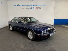 2000 Jaguar XJ8 Auto - 3248cc