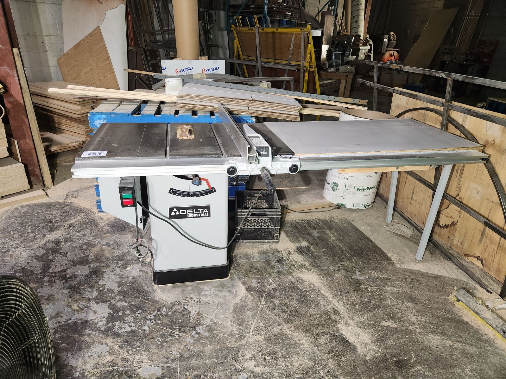 Delta Industrial 36-653C 10" Tilting Table Saw